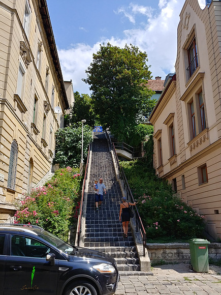 0726181200a_HDR