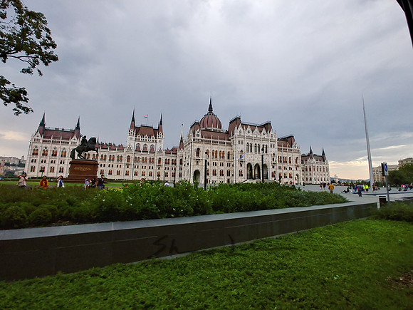 0723181844e_HDR