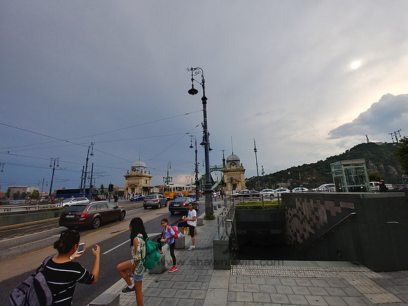 0723181723a_HDR